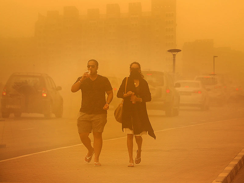 how to keep yourself safe during dust storm ish धूलभरी आँधी के दौरान खुद को कैसे सुरक्षित रखें